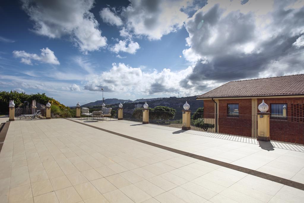 Il Parco Degli Ulivi Hotel Villafranca Tirrena Bagian luar foto