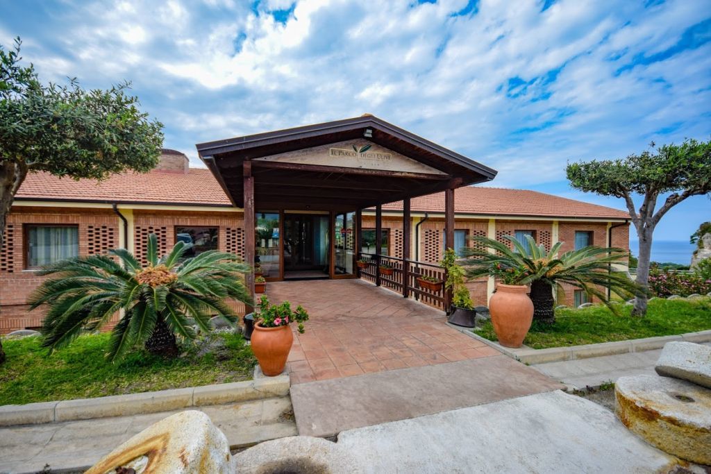 Il Parco Degli Ulivi Hotel Villafranca Tirrena Bagian luar foto